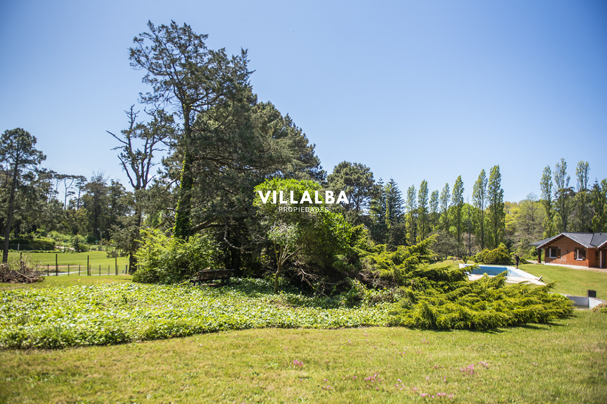 Casa ID.3251 - En venta casa de 4 dormitorios, con agradable entorno en Golf, Punta del Este.