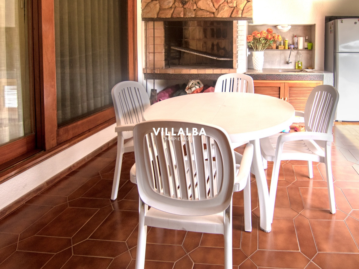 Apartamento ID.2929 - Casa de gran tamaño ubicada en zona de paz y tranquilidad.