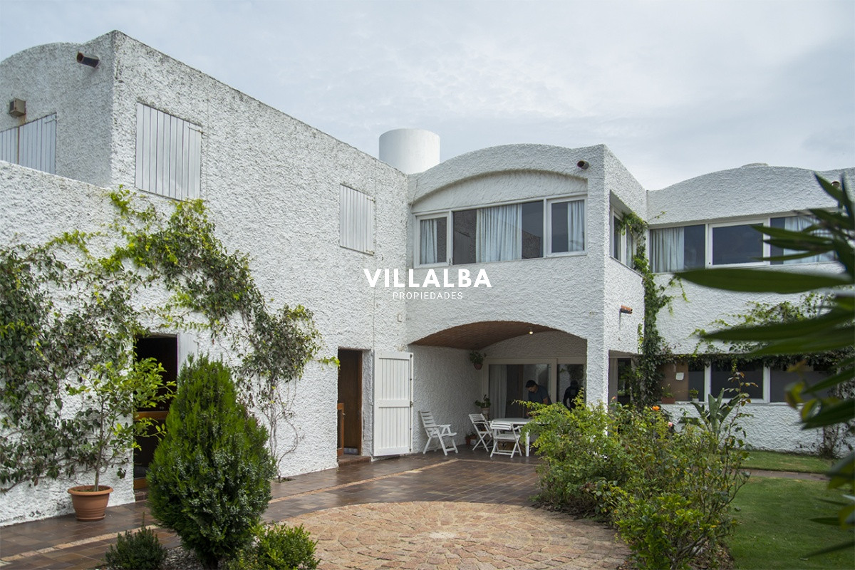 Casa ID.2673 - Hermosa casa en venta en zona de la península.