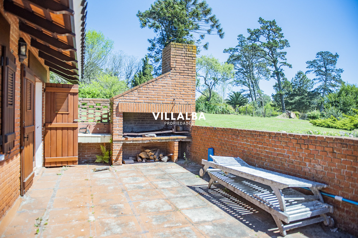 Casa ID.3251 - En venta casa de 4 dormitorios, con agradable entorno en Golf, Punta del Este.