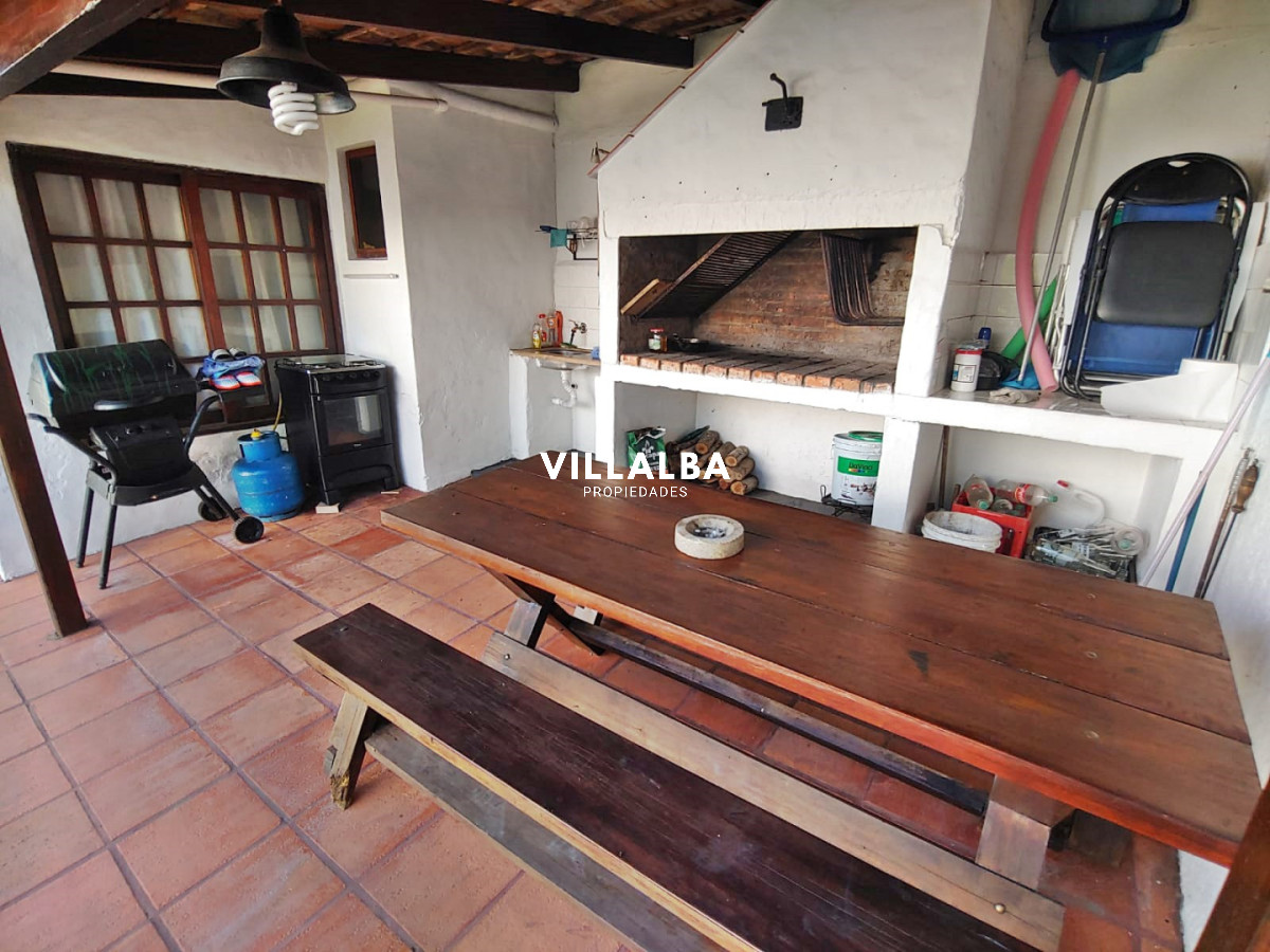 Apartamento ID.4413 - En venta casa de 4 dormitorios con piscina y parrillero en Las Delicias, Maldonado