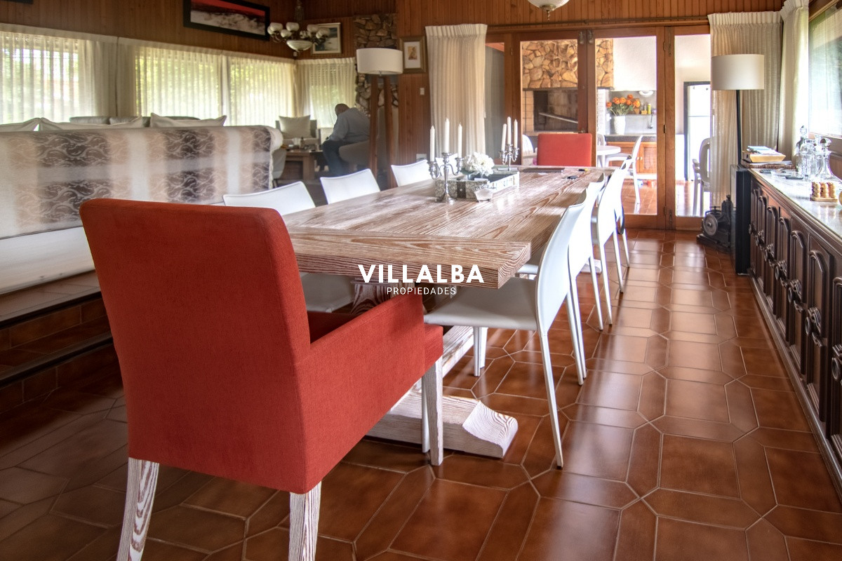 Apartamento ID.2929 - Casa de gran tamaño ubicada en zona de paz y tranquilidad.