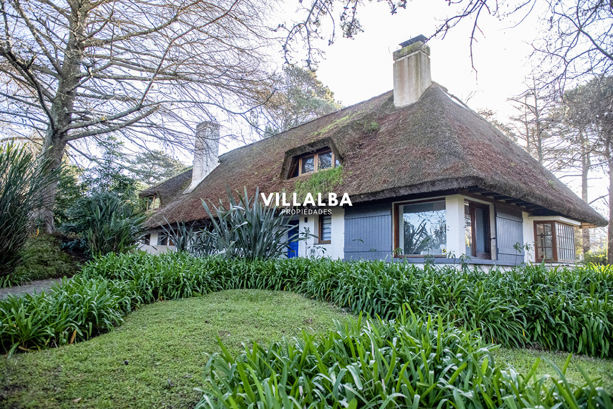 Casa ID.4913 - Casa de 4 dormitorios en venta, en Golf Punta del Este