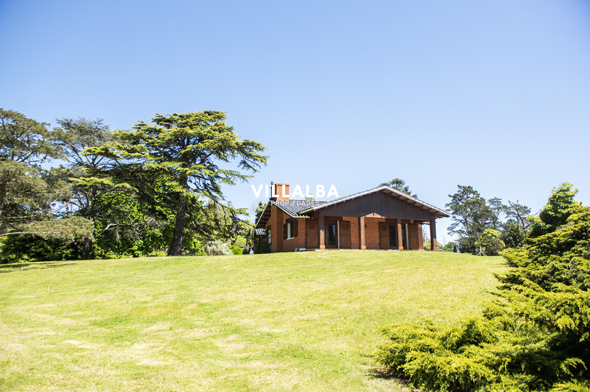 Casa ID.3251 - En venta casa de 4 dormitorios, con agradable entorno en Golf, Punta del Este.
