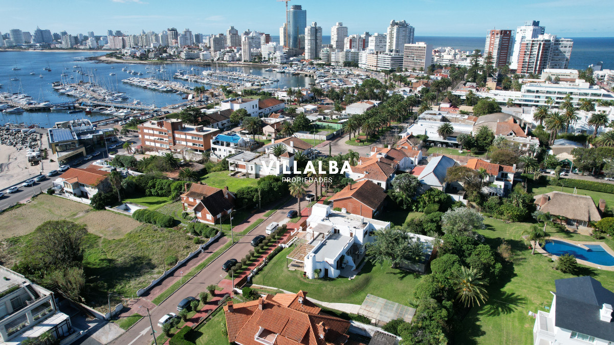 Casa ID.3324 - Chalet en venta con vista al mar en casco histórico de la Península.