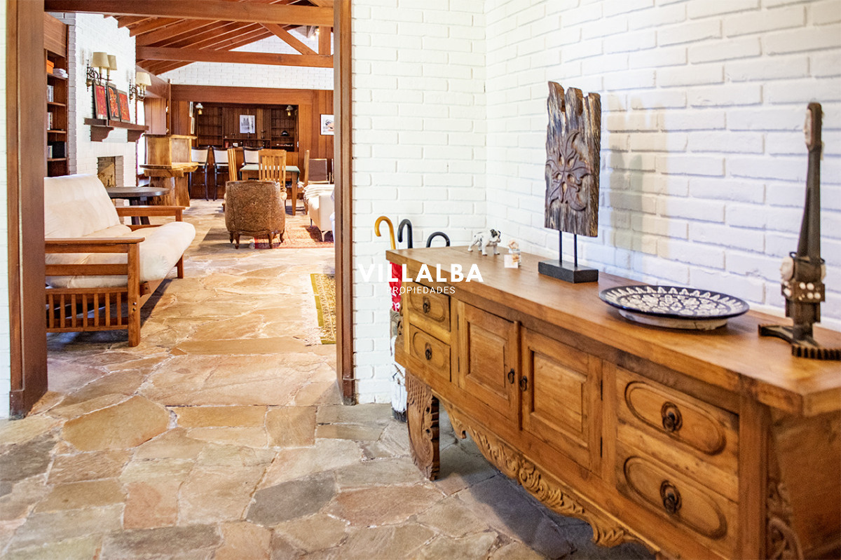 Casa ID.3251 - En venta casa de 4 dormitorios, con agradable entorno en Golf, Punta del Este.