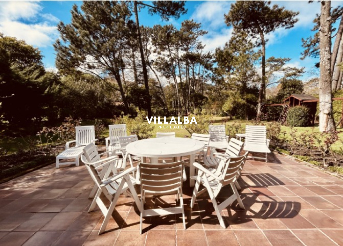 Casa ID.4912 - Vende casa en playa brava, Punta del Este de 5 dormitorios 