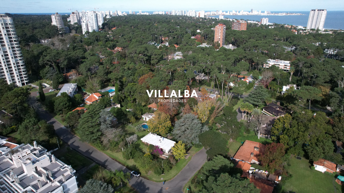Casa ID.2933 - Casa en venta, Oportunidad para desarrollo inmobiliario en Playa Mansa, Punta del Este. 