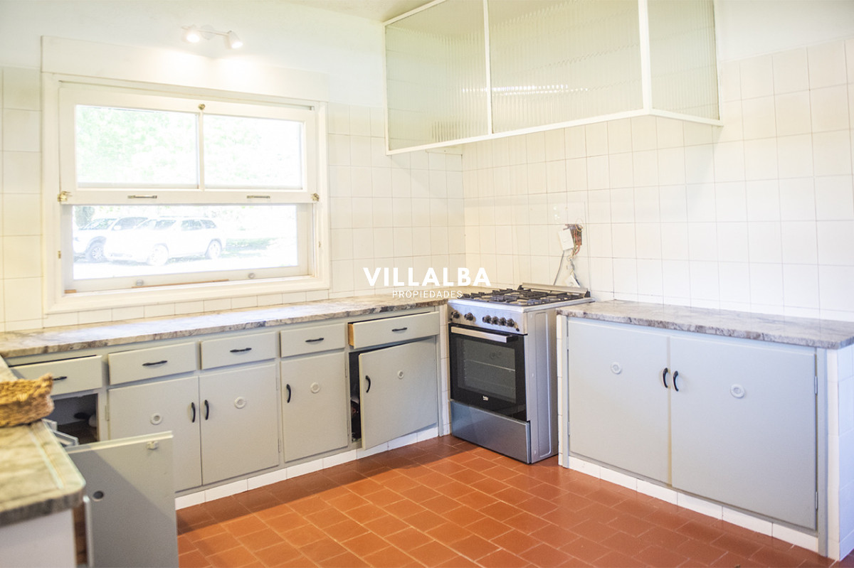 Casa ID.3251 - En venta casa de 4 dormitorios, con agradable entorno en Golf, Punta del Este.
