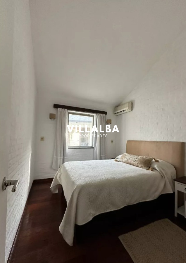 Apartamento ID.4770 - Vende espectacular casa en Lugano de 3 dormitorios, con piscina y parrillero.