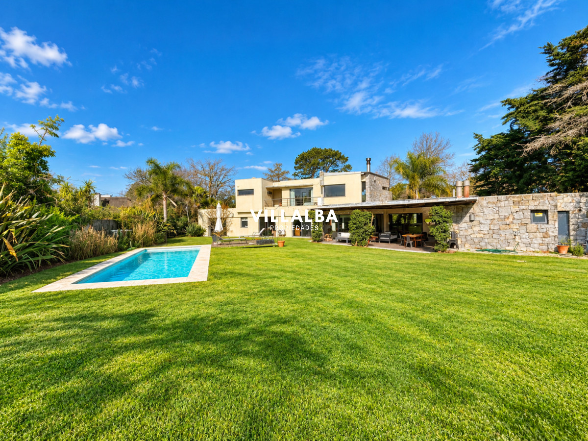 Apartamento ID.2245 - Casa de 4 dormitorios en venta en - Punta del Este