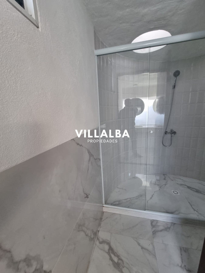 Apartamento ID.2038 - Oportunidad, casa en primera línea de playa mansa.