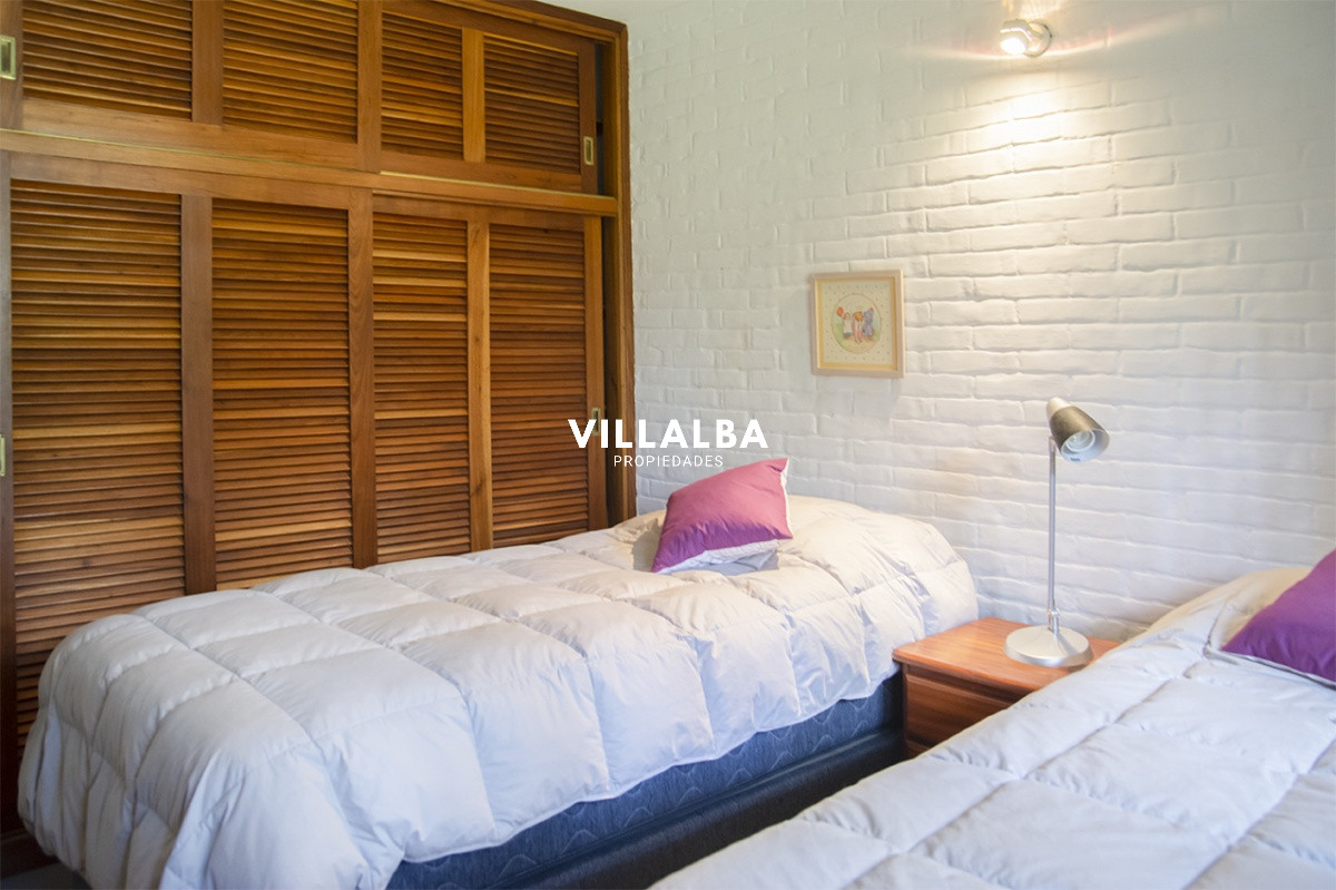 Casa ID.1694 - Gran chalet de 6 dormitorios en venta en zona residencial.