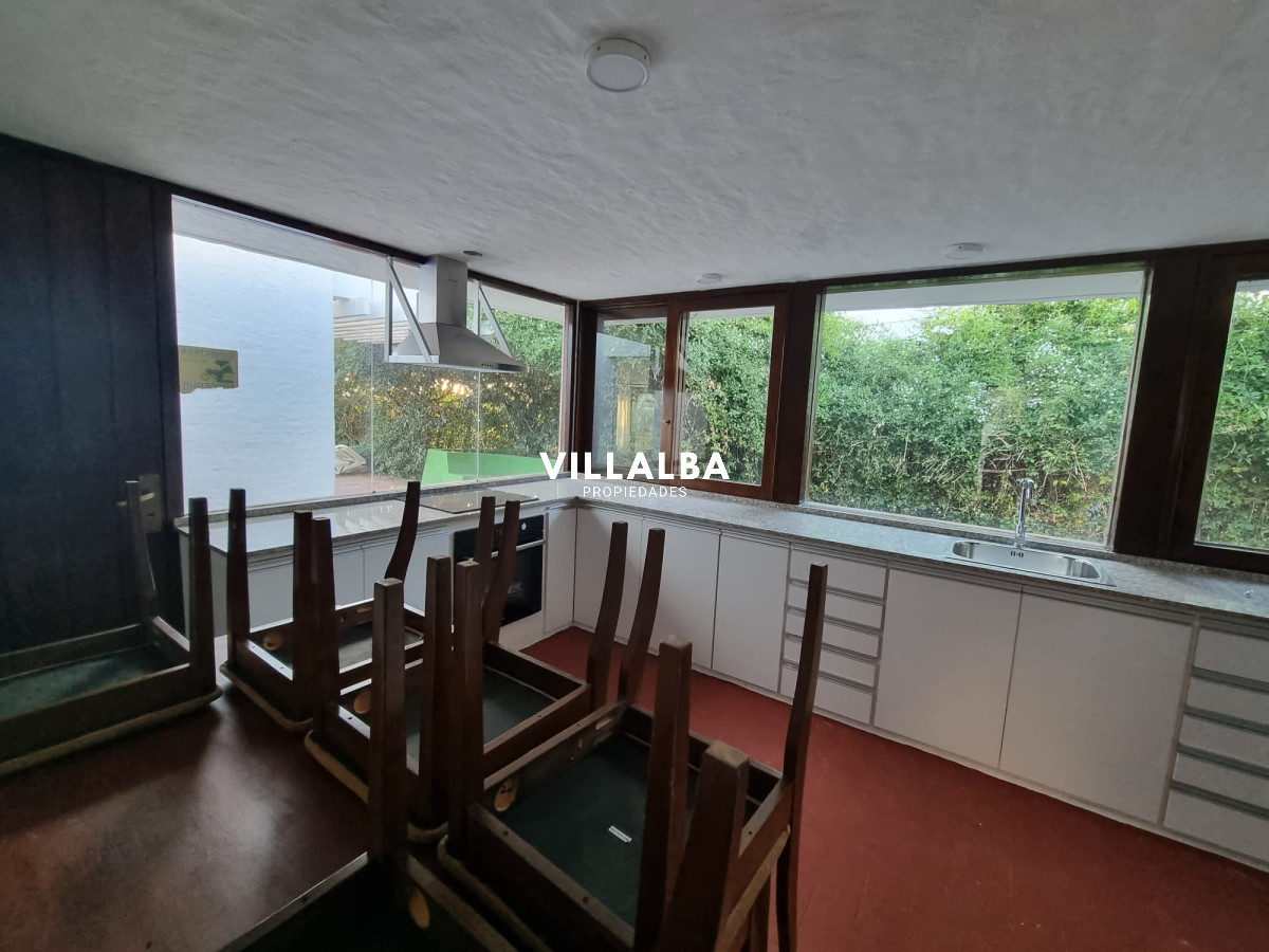 Apartamento ID.2038 - Oportunidad, casa en primera línea de playa mansa.
