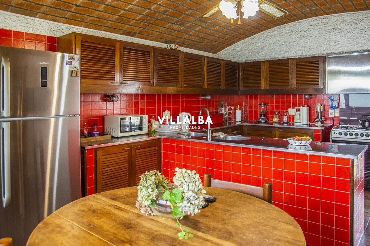 Casa ID.2673 - Hermosa casa en venta en zona de la península.