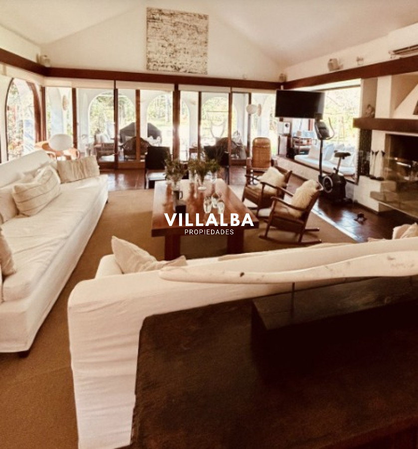 Casa ID.4912 - Vende casa en playa brava, Punta del Este de 5 dormitorios 
