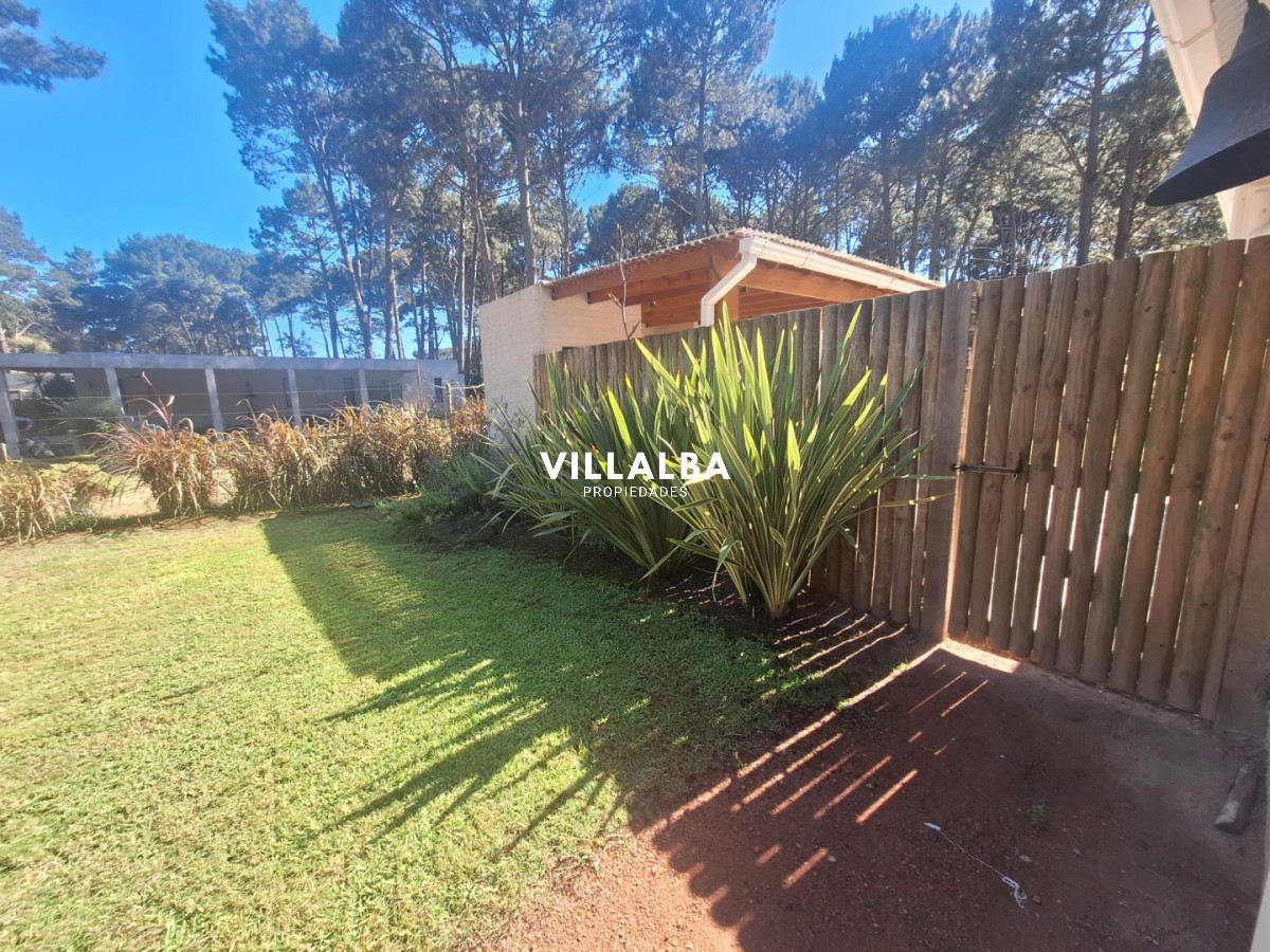 Apartamento ID.3826 - Vende casa de 3 dormitorios con fondo al Club de Golf, Punta Ballena