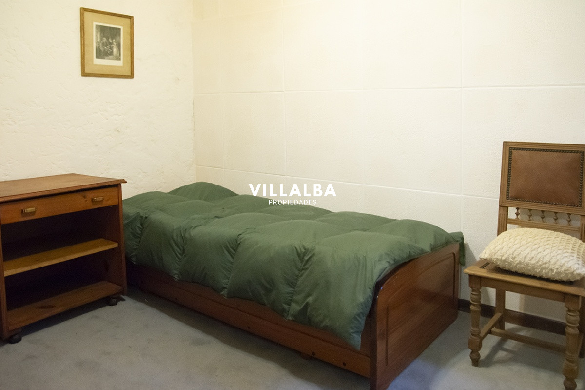 Casa ID.1694 - Gran chalet de 6 dormitorios en venta en zona residencial.