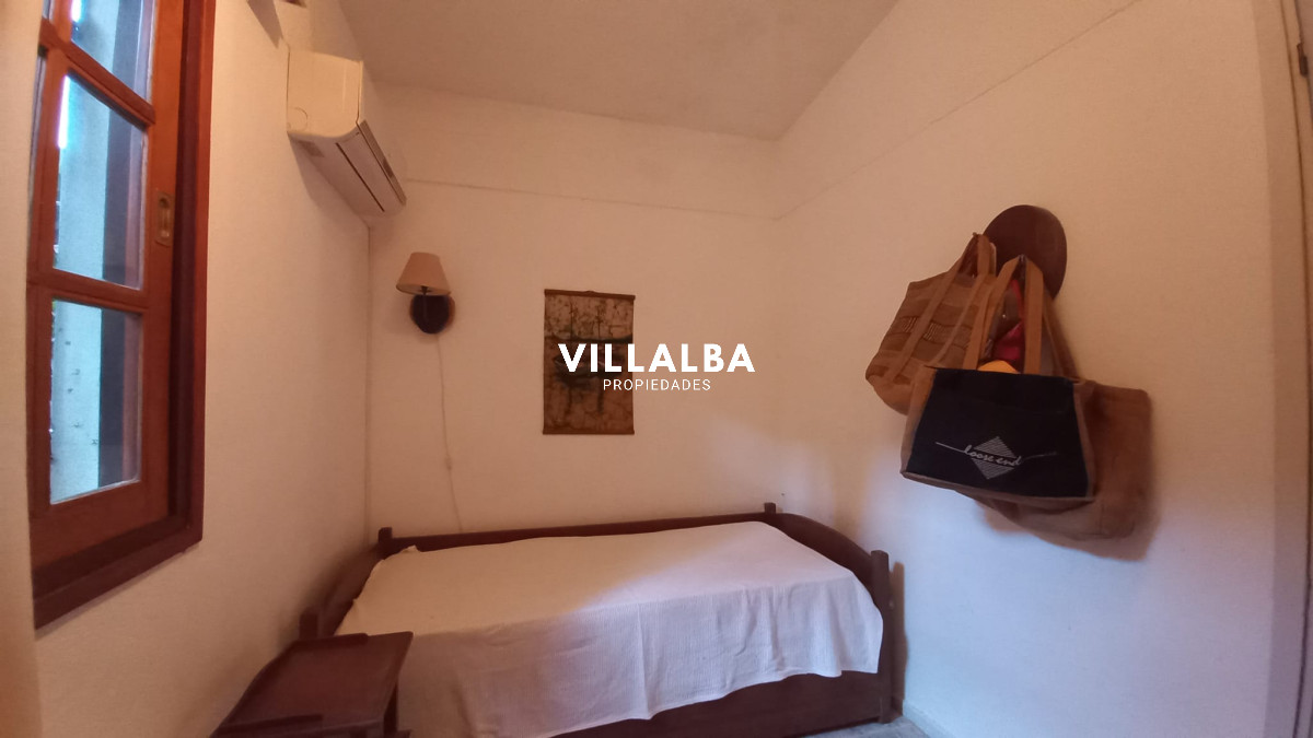 Apartamento ID.3319 - Vende casa de 3 dormitorios (incluye depp), en Parada 4 de Playa Mansa, Punta del Este