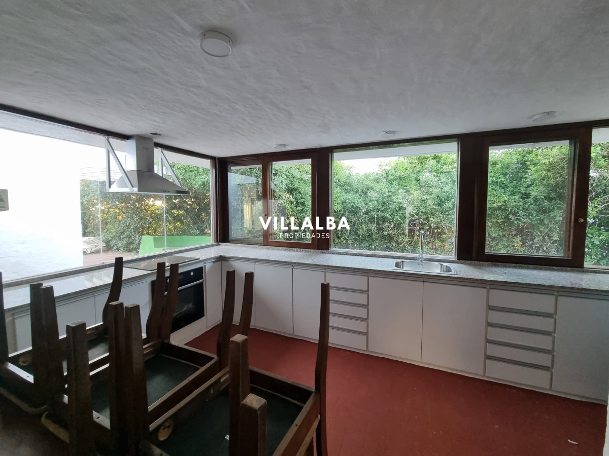 Apartamento ID.2038 - Oportunidad, casa en primera línea de playa mansa.