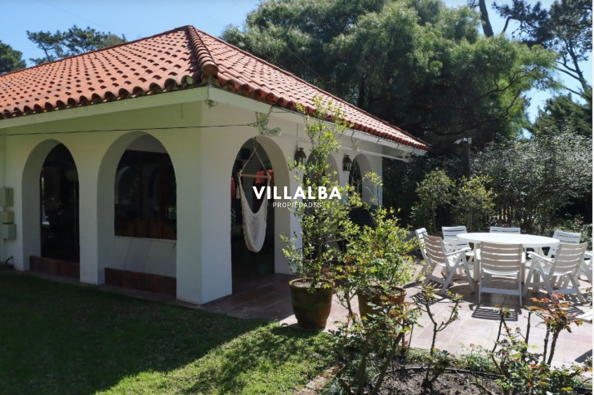 Casa ID.4912 - Vende casa en playa brava, Punta del Este de 5 dormitorios 