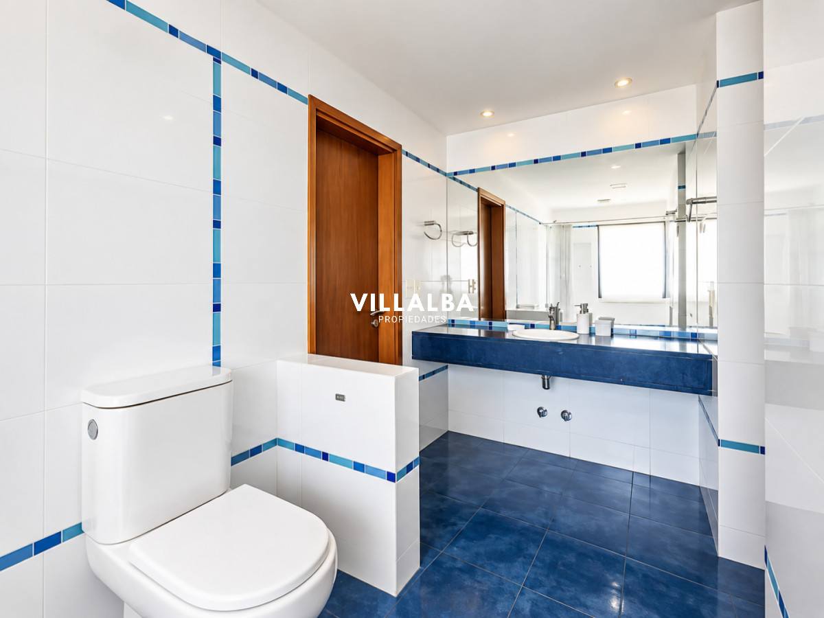 Apartamento ID.2245 - Casa de 4 dormitorios en venta en - Punta del Este