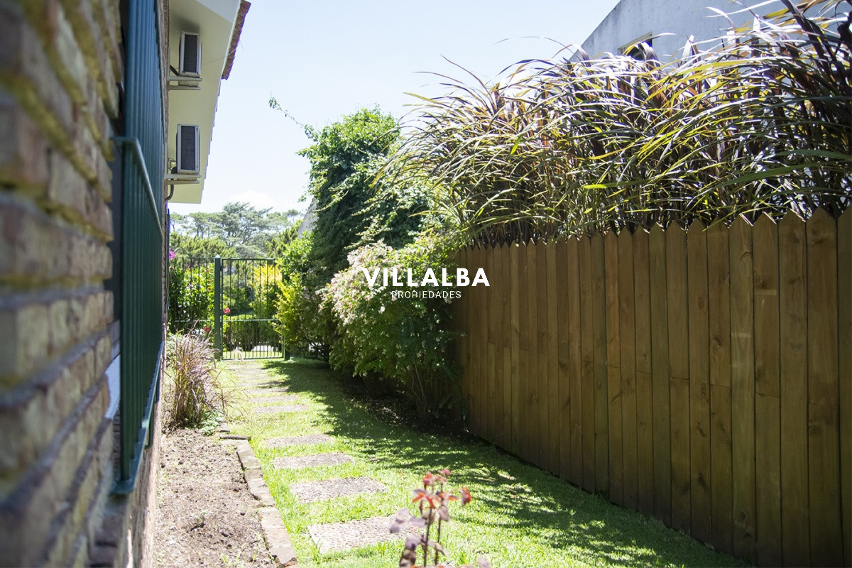 Apartamento ID.2044 - Hermosa casa en venta a pocos metros del mar.