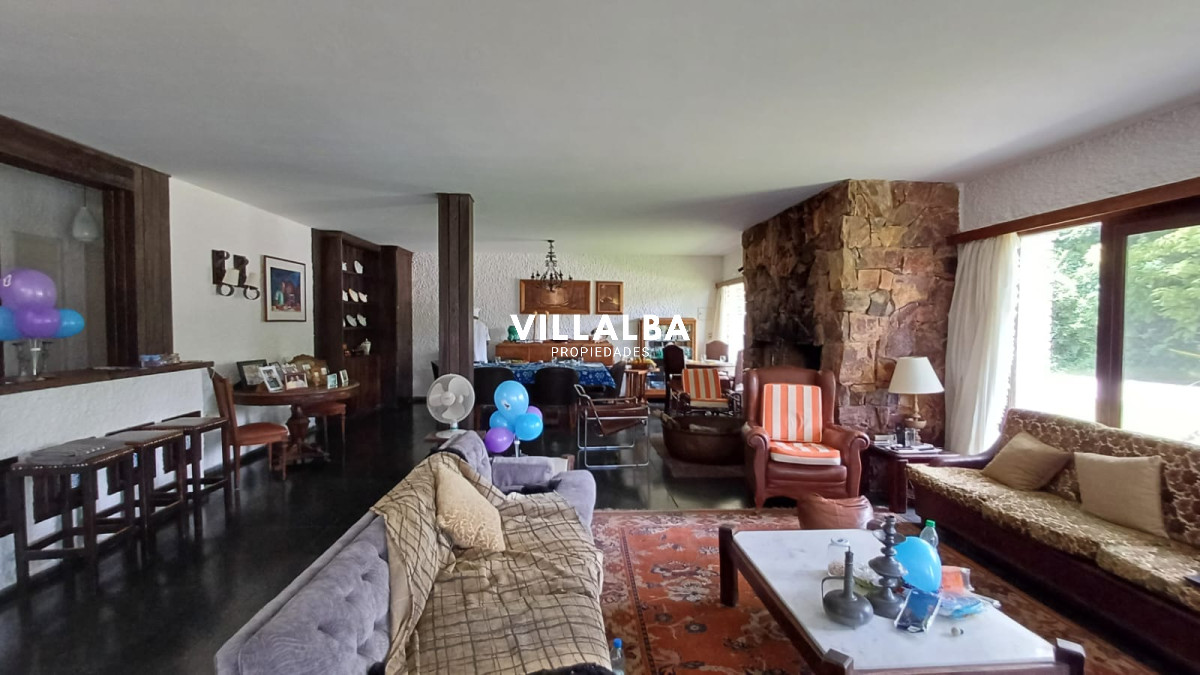 Apartamento ID.2803 - Vende Casa en Zona comercial en Lugano - Punta del Este