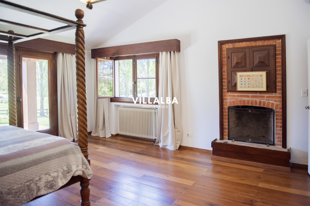 Casa ID.3251 - En venta casa de 4 dormitorios, con agradable entorno en Golf, Punta del Este.