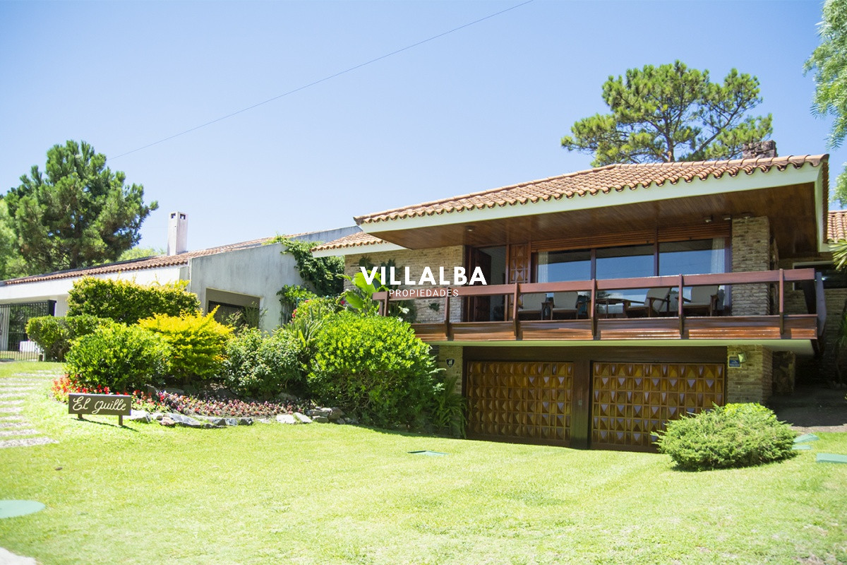 Apartamento ID.2044 - Hermosa casa en venta a pocos metros del mar.