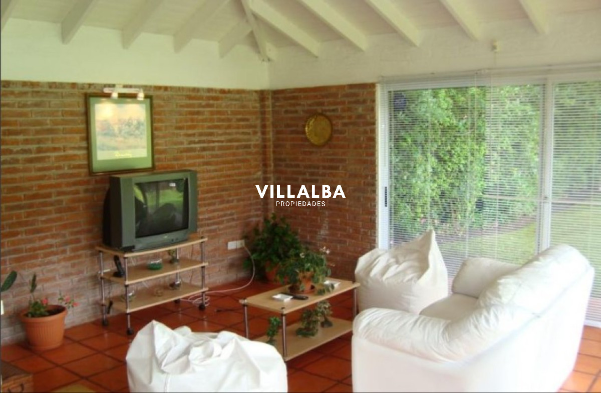 Apartamento ID.1693 - Hermosa casa en venta de 5 dormitorios.