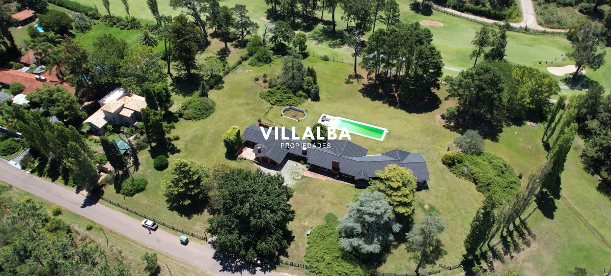 Casa ID.3251 - En venta casa de 4 dormitorios, con agradable entorno en Golf, Punta del Este.