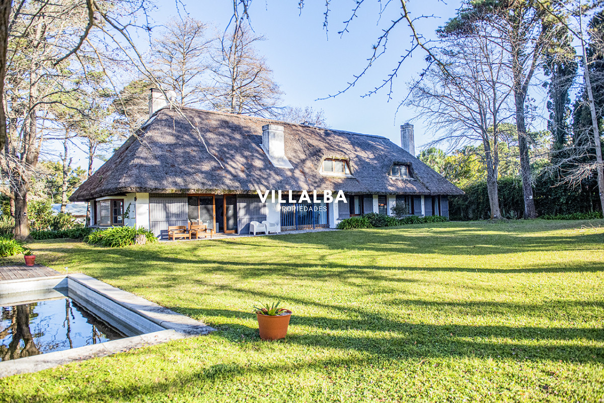 Casa ID.4913 - Casa de 4 dormitorios en venta, en Golf Punta del Este