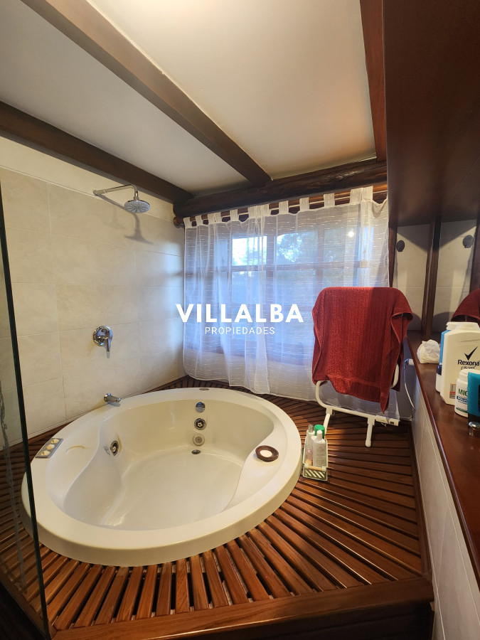 Apartamento ID.3730 - Vende casa en playa mansa punta del este