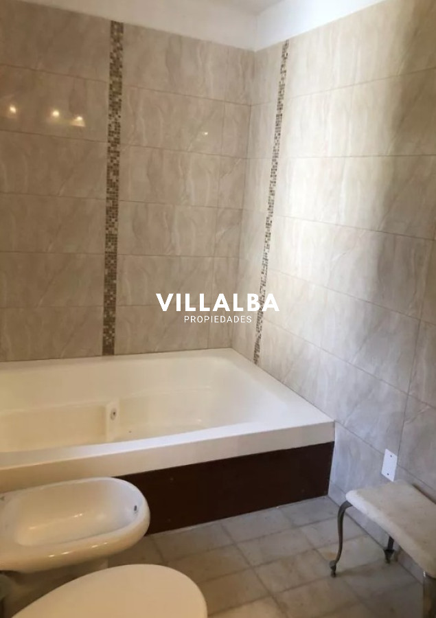 Apartamento ID.4770 - Vende espectacular casa en Lugano de 3 dormitorios, con piscina y parrillero.