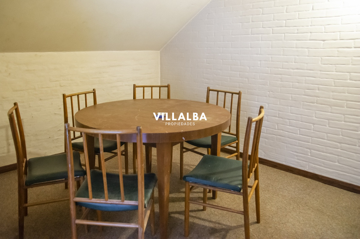 Casa ID.1694 - Gran chalet de 6 dormitorios en venta en zona residencial.