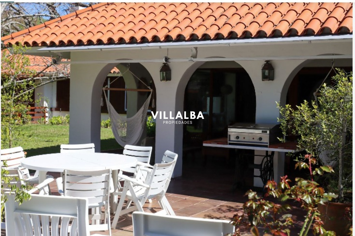 Casa ID.4912 - Vende casa en playa brava, Punta del Este de 5 dormitorios 
