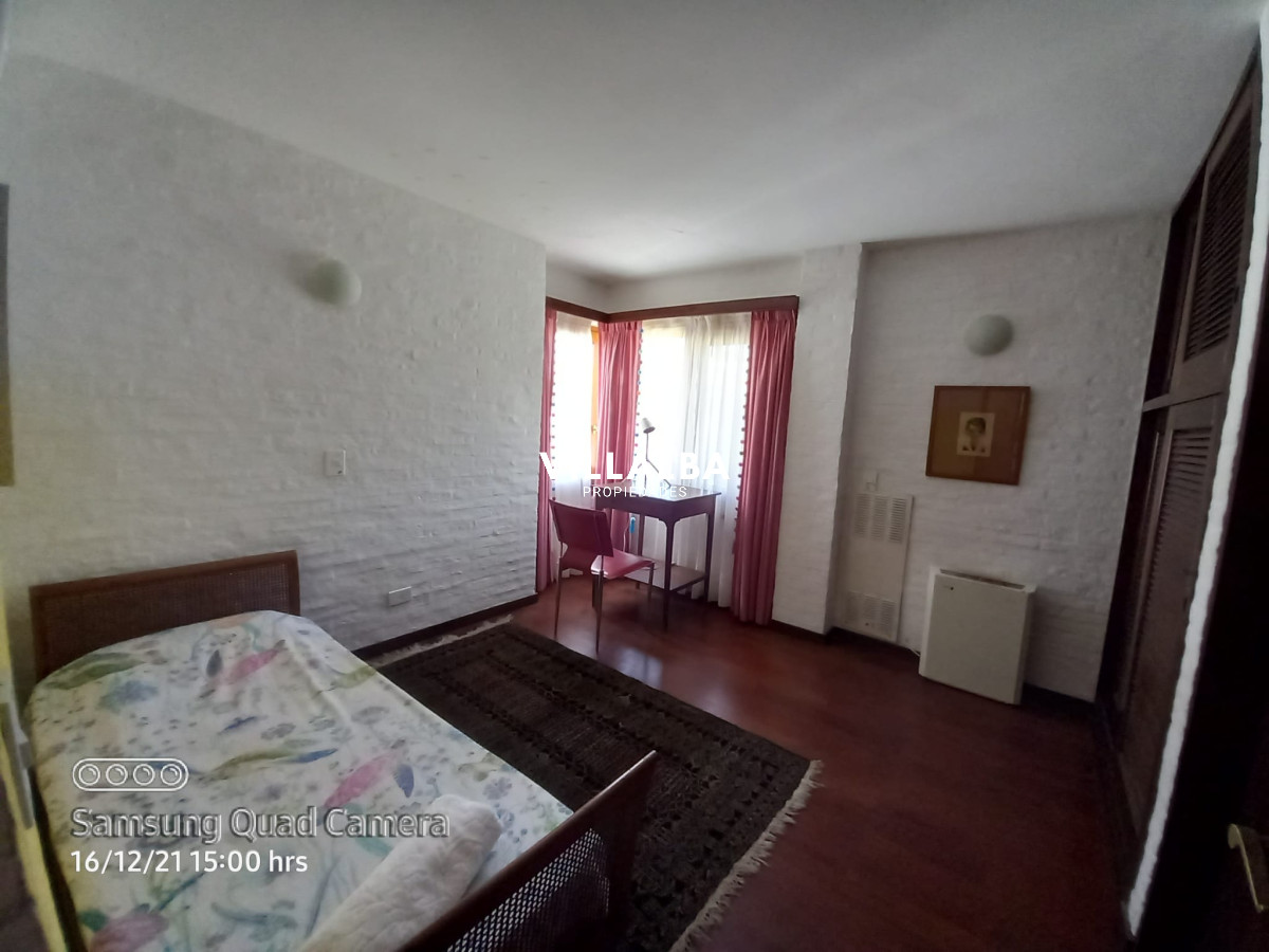 Casa ID.1689 - Vende casa en excelente estado, reciclada. De 6 dormitorios en Peninsula. Punta del Este