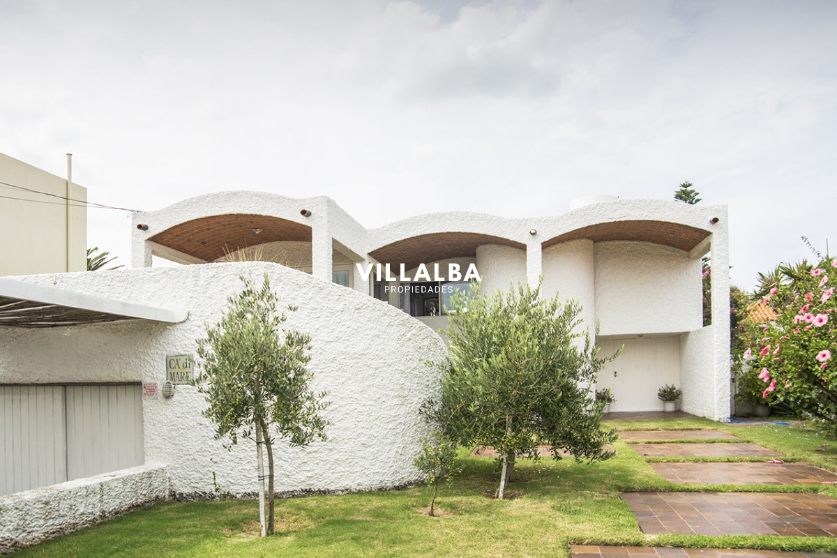 Casa ID.2673 - Hermosa casa en venta en zona de la península.