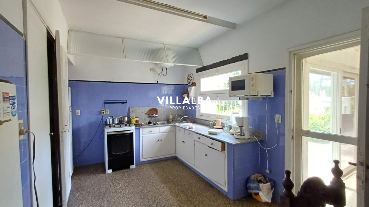 Apartamento ID.2803 - Vende Casa en Zona comercial en Lugano - Punta del Este