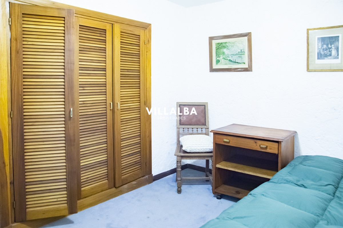 Casa ID.1694 - Gran chalet de 6 dormitorios en venta en zona residencial.