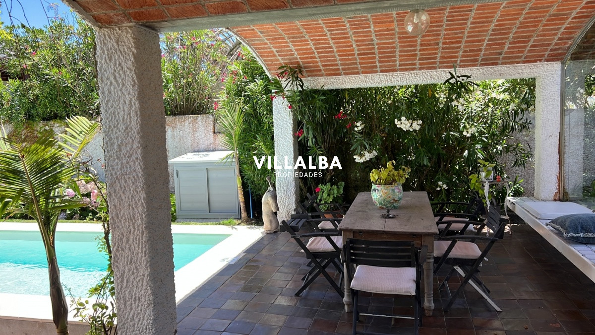 Casa ID.2673 - Hermosa casa en venta en zona de la península.