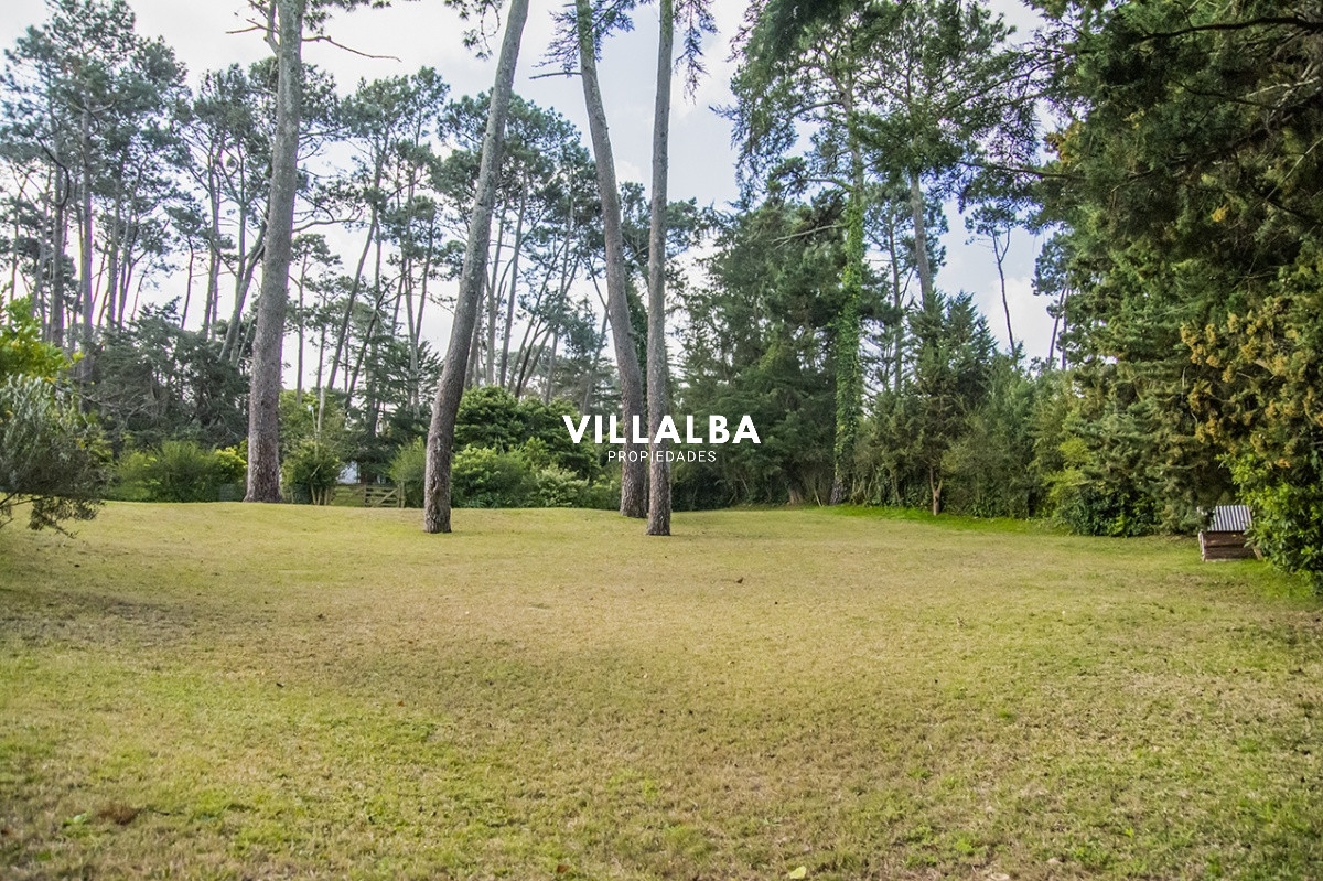 Casa ID.1694 - Gran chalet de 6 dormitorios en venta en zona residencial.