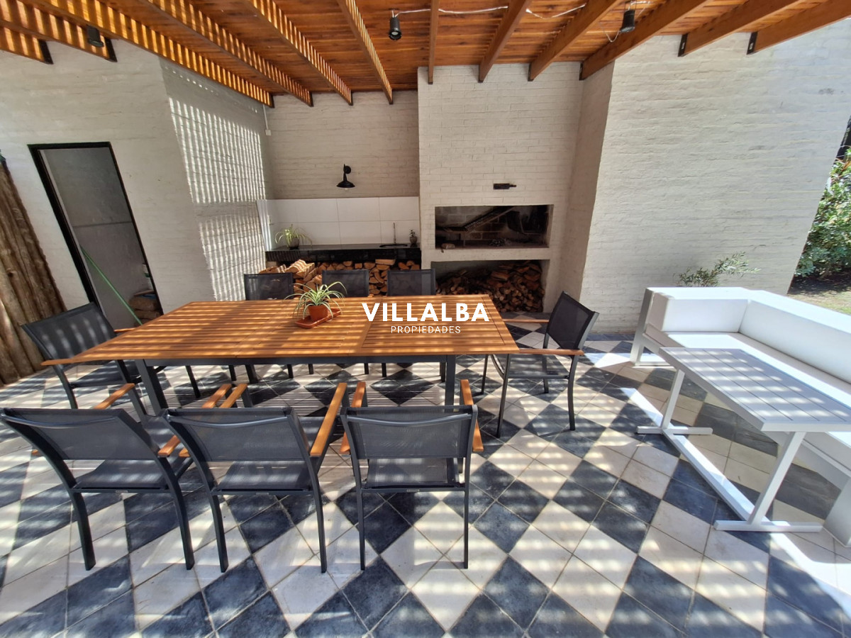 Apartamento ID.3826 - Vende casa de 3 dormitorios con fondo al Club de Golf, Punta Ballena