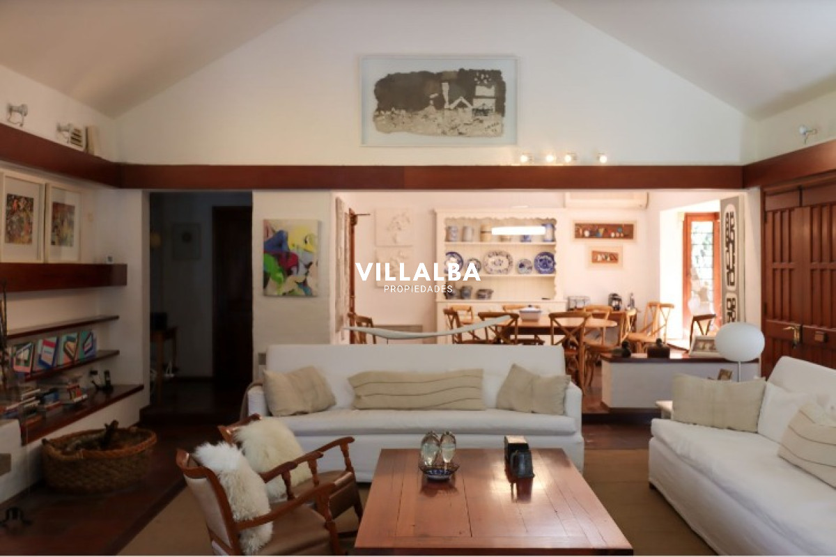 Casa ID.4912 - Vende casa en playa brava, Punta del Este de 5 dormitorios 