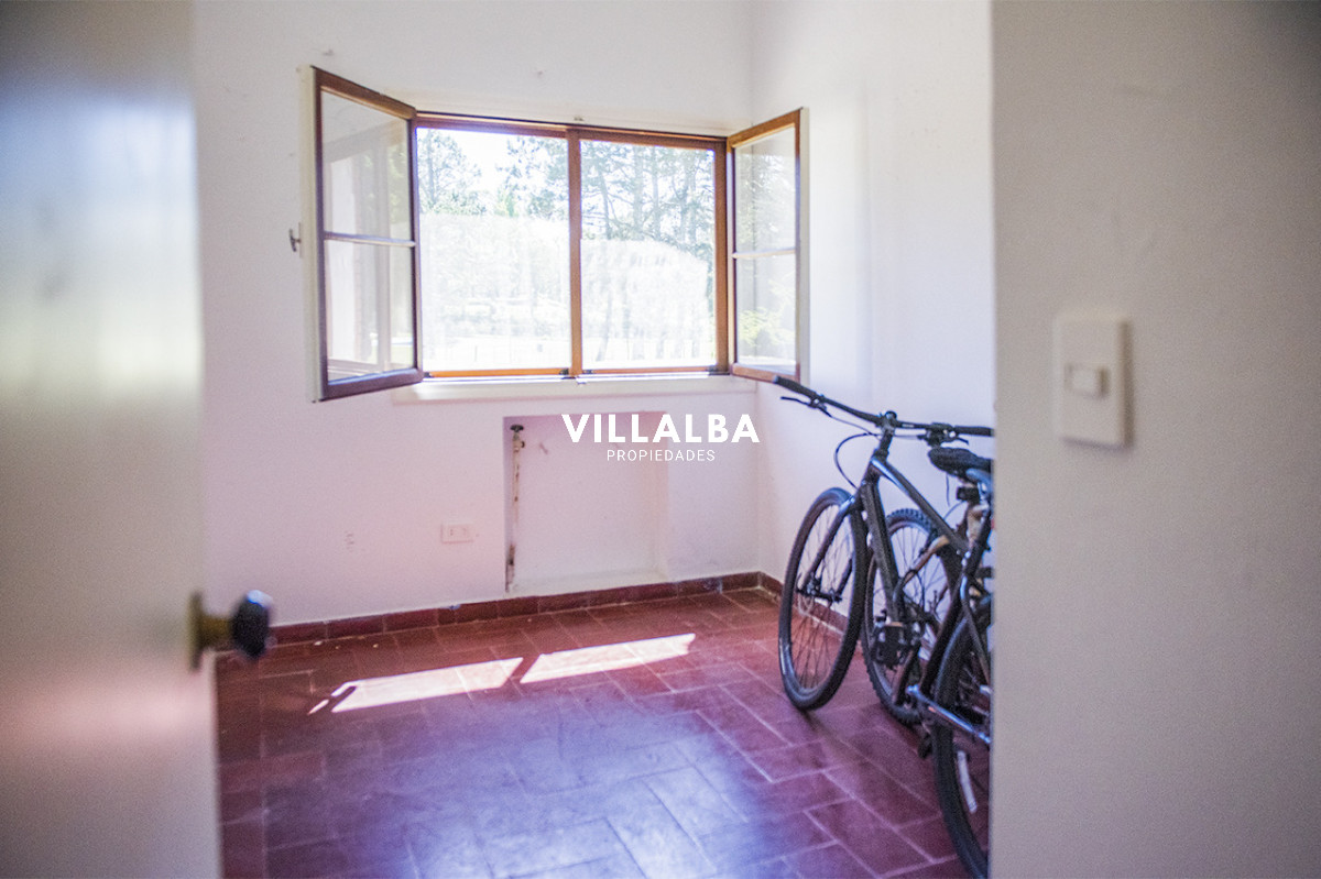 Casa ID.3251 - En venta casa de 4 dormitorios, con agradable entorno en Golf, Punta del Este.