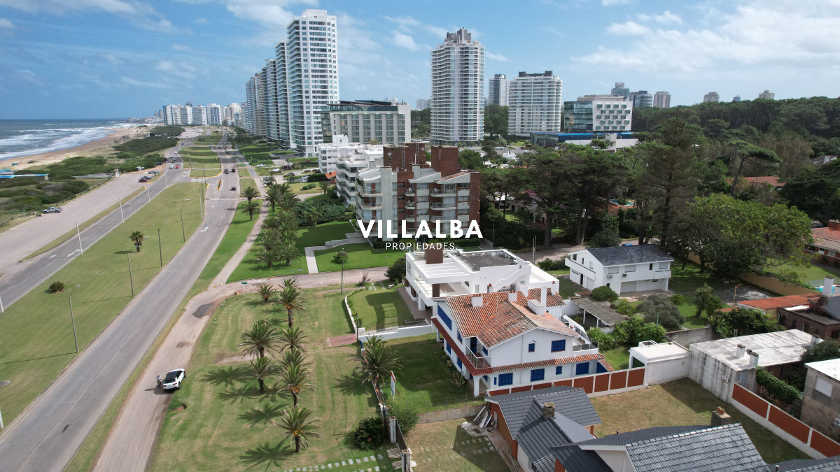 Apartamento ID.3322 - Importante residencia frente al mar en venta.