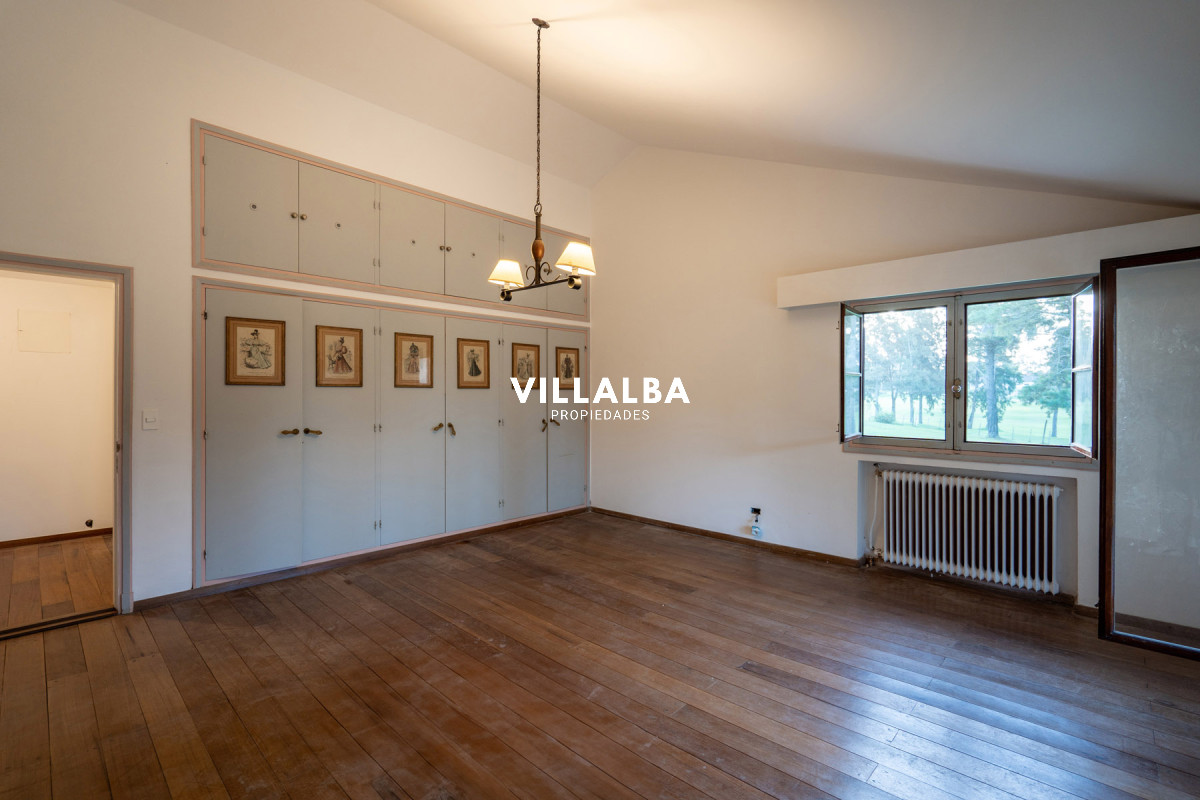 Apartamento ID.3251 - En venta casa de 4 dormitorios, con agradable entorno en Golf, Punta del Este.