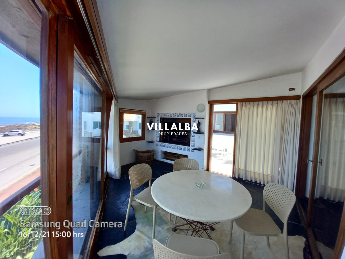 Casa ID.1689 - Vende casa en excelente estado, reciclada. De 6 dormitorios en Peninsula. Punta del Este