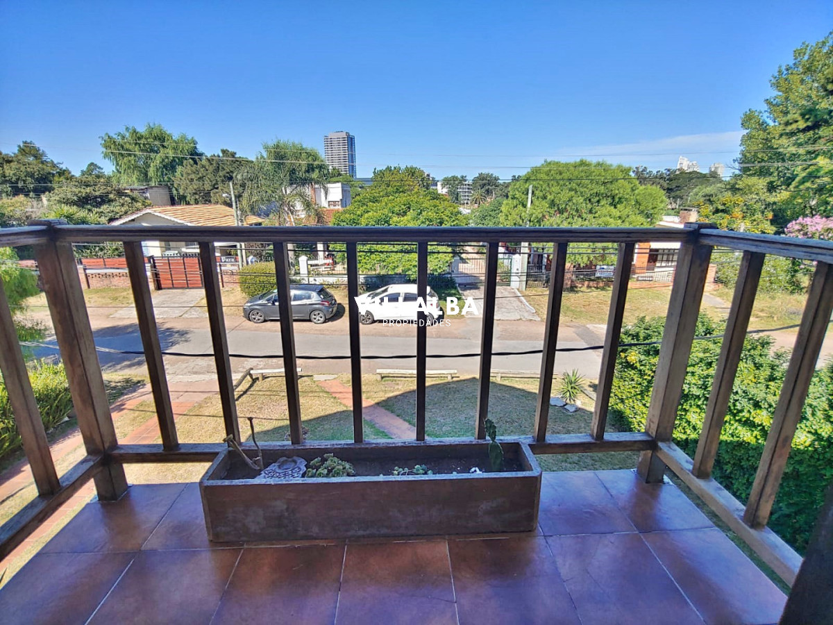 Apartamento ID.4413 - En venta casa de 4 dormitorios con piscina y parrillero en Las Delicias, Maldonado